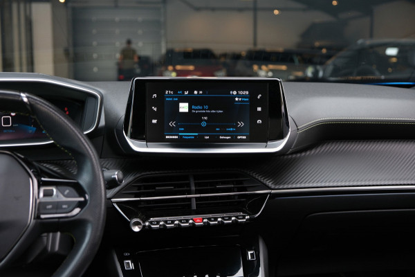 Peugeot 2008 1.2 PureTech GT-Line *PANORAMADAK* 39dkm! Nieuwstaat Apple Carplay & Camera