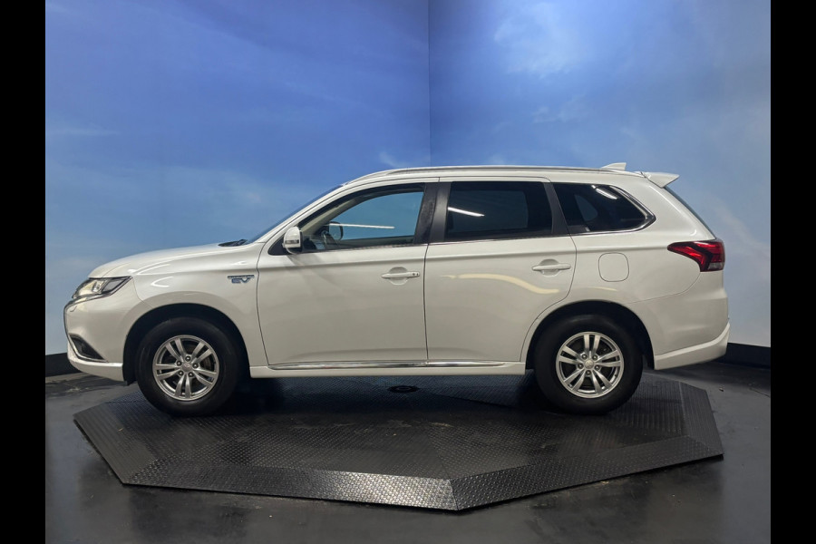Mitsubishi Outlander 2.4 PHEV Pure Clima | Cruise | Camera | Trekhaak | Stoelverwarming