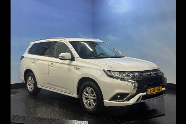 Mitsubishi Outlander 2.4 PHEV Pure Clima | Cruise | Camera | Trekhaak | Stoelverwarming