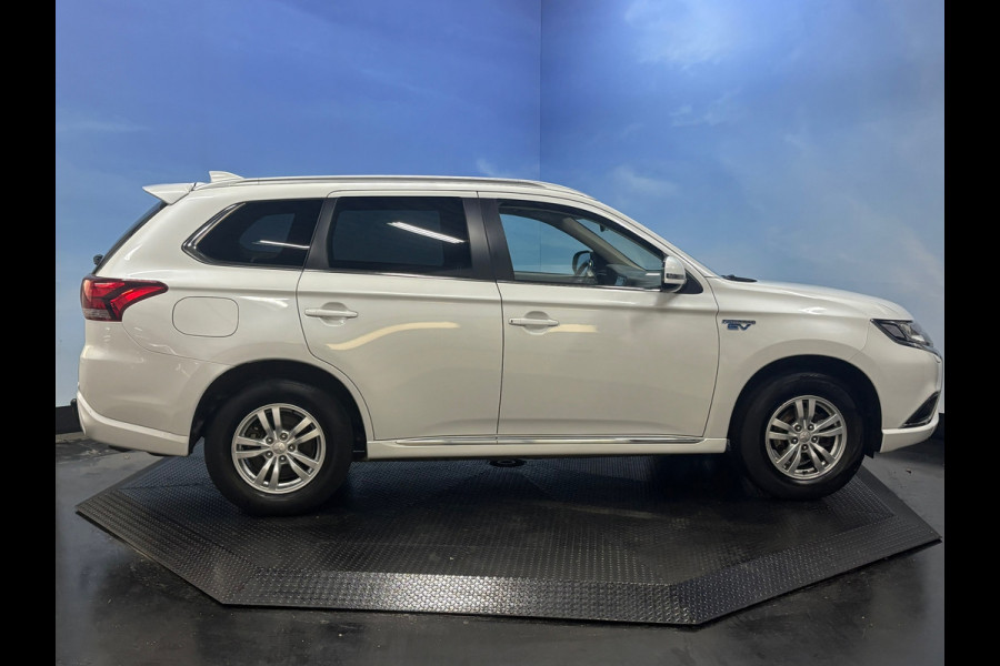 Mitsubishi Outlander 2.4 PHEV Pure Clima | Cruise | Camera | Trekhaak | Stoelverwarming