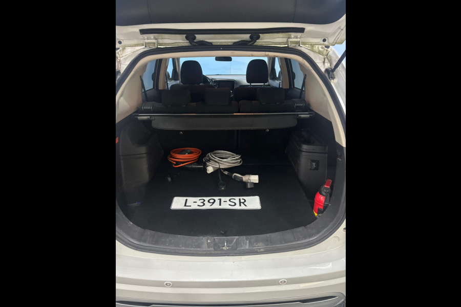 Mitsubishi Outlander 2.4 PHEV Pure Clima | Cruise | Camera | Trekhaak | Stoelverwarming