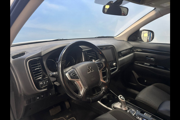 Mitsubishi Outlander 2.4 PHEV Pure Clima | Cruise | Camera | Trekhaak | Stoelverwarming