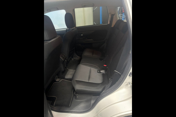 Mitsubishi Outlander 2.4 PHEV Pure Clima | Cruise | Camera | Trekhaak | Stoelverwarming