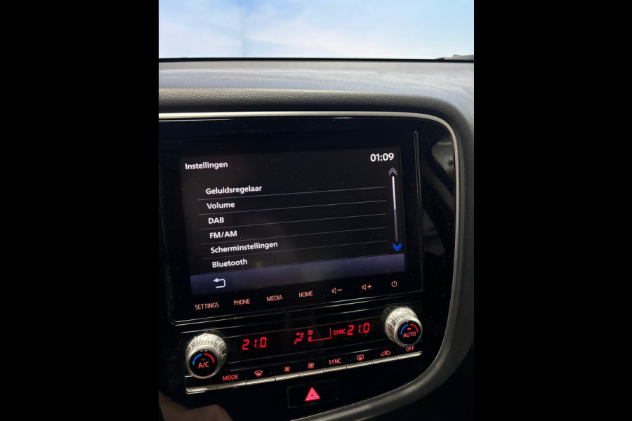Mitsubishi Outlander 2.4 PHEV Pure Clima | Cruise | Camera | Trekhaak | Stoelverwarming