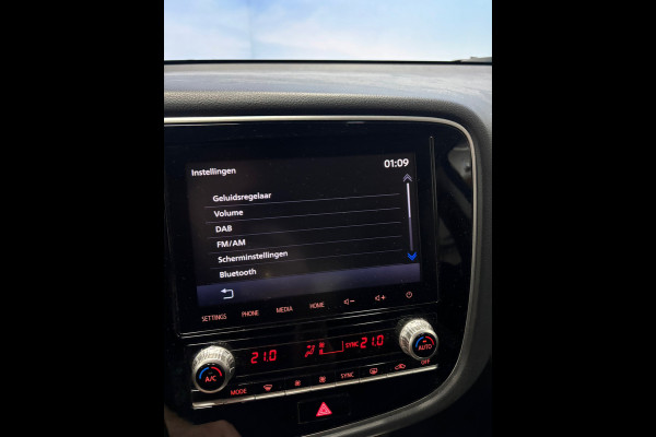 Mitsubishi Outlander 2.4 PHEV Pure Clima | Cruise | Camera | Trekhaak | Stoelverwarming