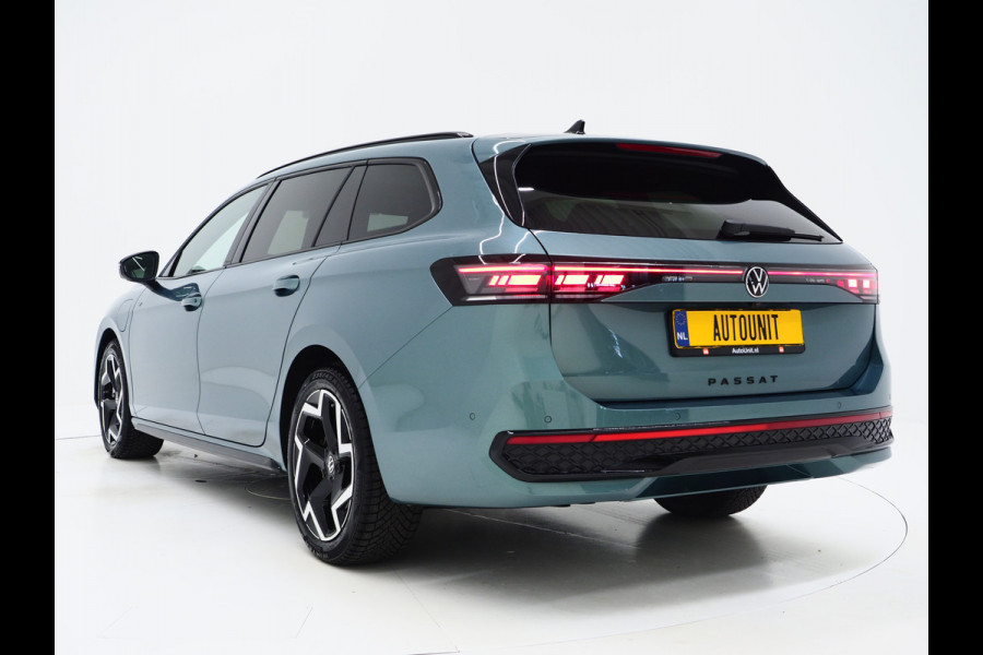 Volkswagen Passat Variant 1.5 eHybrid R-Line Edition | 5 Jaar Garantie | Leder | Panoramadak | Stoelventilatie | Trekhaak | Harman/Kardon | Massage | 360