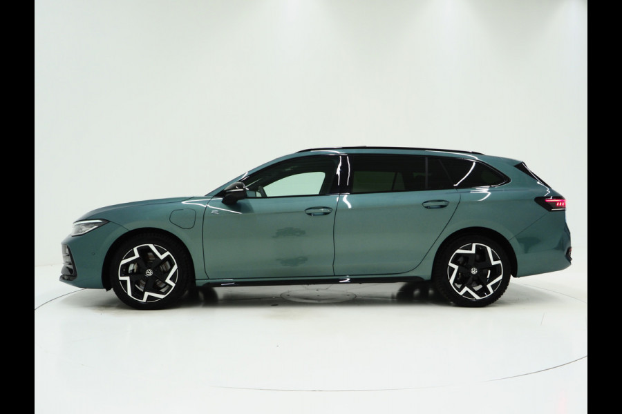 Volkswagen Passat Variant 1.5 eHybrid R-Line Edition | 5 Jaar Garantie | Leder | Panoramadak | Stoelventilatie | Trekhaak | Harman/Kardon | Massage | 360