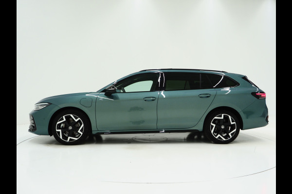 Volkswagen Passat Variant 1.5 eHybrid R-Line Edition | 5 Jaar Garantie | Leder | Panoramadak | Stoelventilatie | Trekhaak | Harman/Kardon | Massage | 360