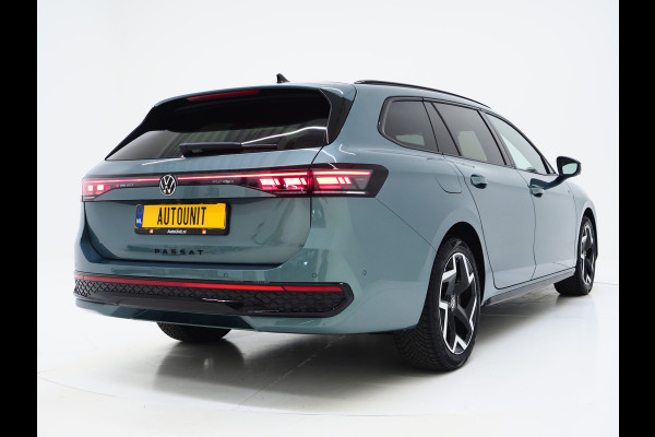 Volkswagen Passat Variant 1.5 eHybrid R-Line Edition | 5 Jaar Garantie | Leder | Panoramadak | Stoelventilatie | Trekhaak | Harman/Kardon | Massage | 360