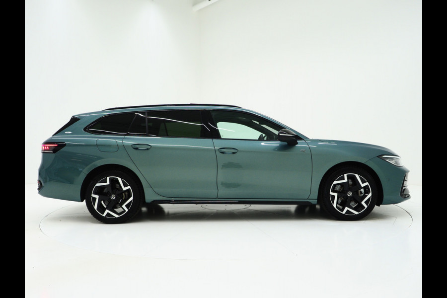 Volkswagen Passat Variant 1.5 eHybrid R-Line Edition | 5 Jaar Garantie | Leder | Panoramadak | Stoelventilatie | Trekhaak | Harman/Kardon | Massage | 360
