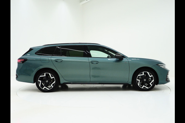 Volkswagen Passat Variant 1.5 eHybrid R-Line Edition | 5 Jaar Garantie | Leder | Panoramadak | Stoelventilatie | Trekhaak | Harman/Kardon | Massage | 360