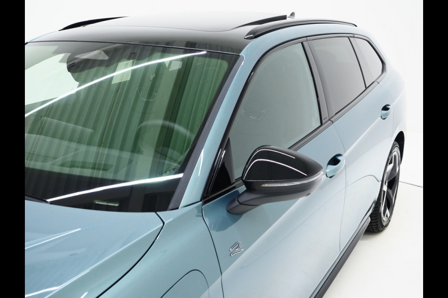 Volkswagen Passat Variant 1.5 eHybrid R-Line Edition | 5 Jaar Garantie | Leder | Panoramadak | Stoelventilatie | Trekhaak | Harman/Kardon | Massage | 360