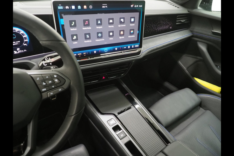 Volkswagen Passat Variant 1.5 eHybrid R-Line Edition | 5 Jaar Garantie | Leder | Panoramadak | Stoelventilatie | Trekhaak | Harman/Kardon | Massage | 360