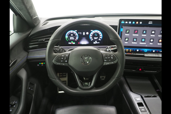 Volkswagen Passat Variant 1.5 eHybrid R-Line Edition | 5 Jaar Garantie | Leder | Panoramadak | Stoelventilatie | Trekhaak | Harman/Kardon | Massage | 360