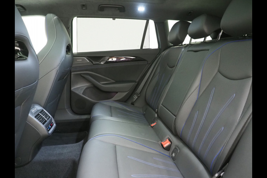 Volkswagen Passat Variant 1.5 eHybrid R-Line Edition | 5 Jaar Garantie | Leder | Panoramadak | Stoelventilatie | Trekhaak | Harman/Kardon | Massage | 360
