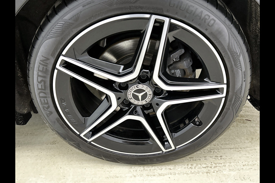 Mercedes-Benz A-Klasse 200 AMG Line | AMG-Line Interieur | AMG-Line Exterieur | Achteruitrijcamera | Sfeerverlichting | Keyless Entry | 24 Maanden Mercedes-Benz Certified garantie.