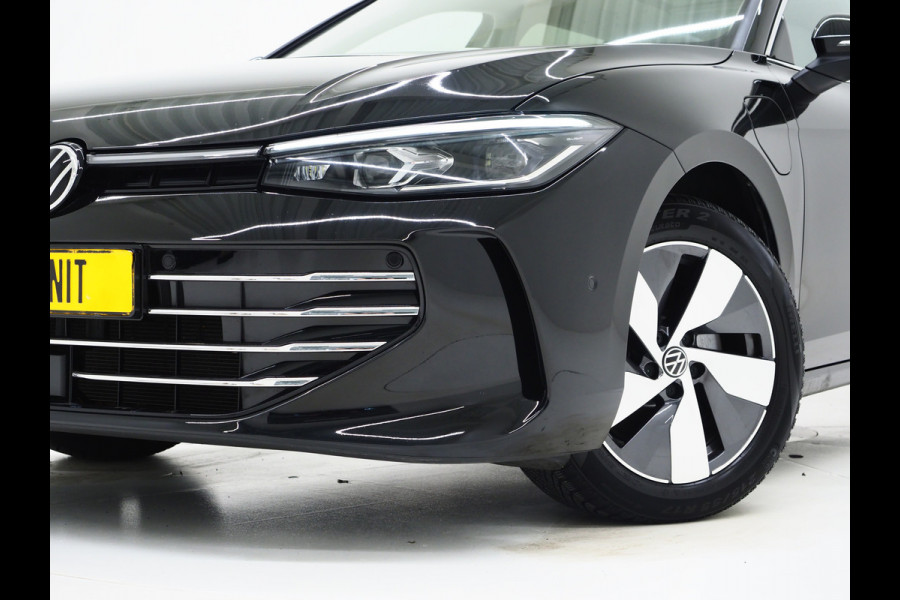 Volkswagen Passat Variant 1.5 eHybrid Elegance 204PK | 5 Jaar Garantie | Panoramadak | Leder/Alcantara | Massage | Trekhaak | HUD | Keyless | Sfeerlicht