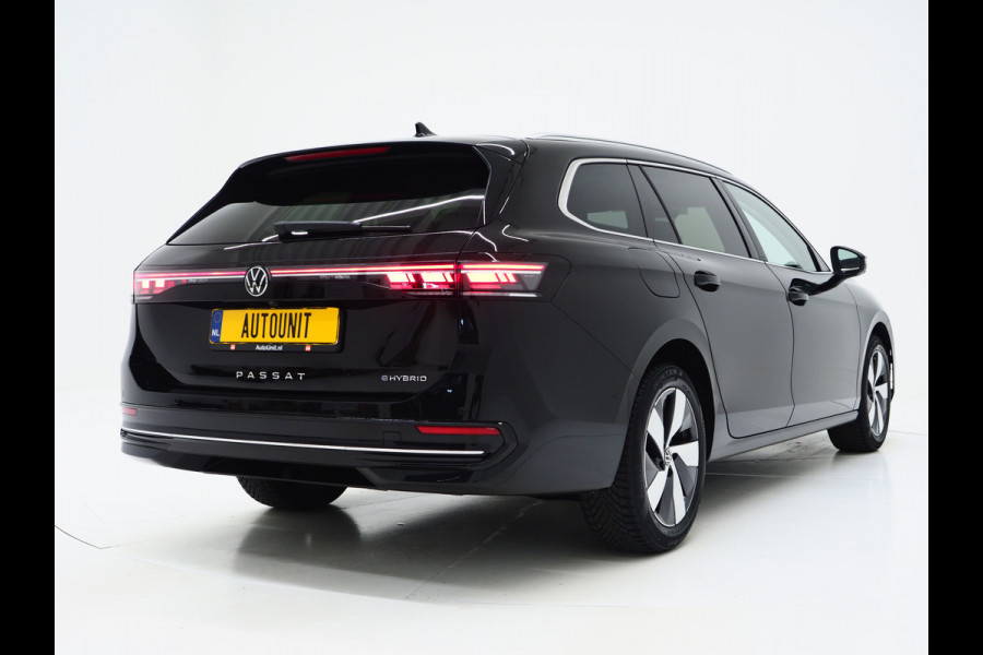 Volkswagen Passat Variant 1.5 eHybrid Elegance 204PK | 5 Jaar Garantie | Panoramadak | Leder/Alcantara | Massage | Trekhaak | HUD | Keyless | Sfeerlicht