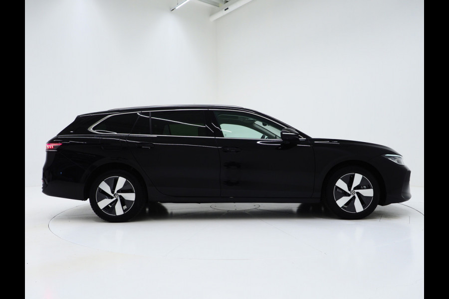 Volkswagen Passat Variant 1.5 eHybrid Elegance 204PK | 5 Jaar Garantie | Panoramadak | Leder/Alcantara | Massage | Trekhaak | HUD | Keyless | Sfeerlicht