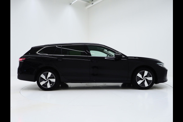 Volkswagen Passat Variant 1.5 eHybrid Elegance 204PK | 5 Jaar Garantie | Panoramadak | Leder/Alcantara | Massage | Trekhaak | HUD | Keyless | Sfeerlicht
