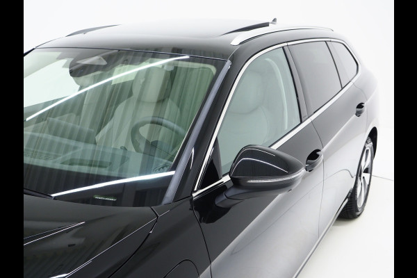 Volkswagen Passat Variant 1.5 eHybrid Elegance 204PK | 5 Jaar Garantie | Panoramadak | Leder/Alcantara | Massage | Trekhaak | HUD | Keyless | Sfeerlicht