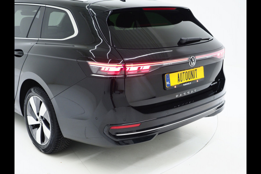 Volkswagen Passat Variant 1.5 eHybrid Elegance 204PK | 5 Jaar Garantie | Panoramadak | Leder/Alcantara | Massage | Trekhaak | HUD | Keyless | Sfeerlicht