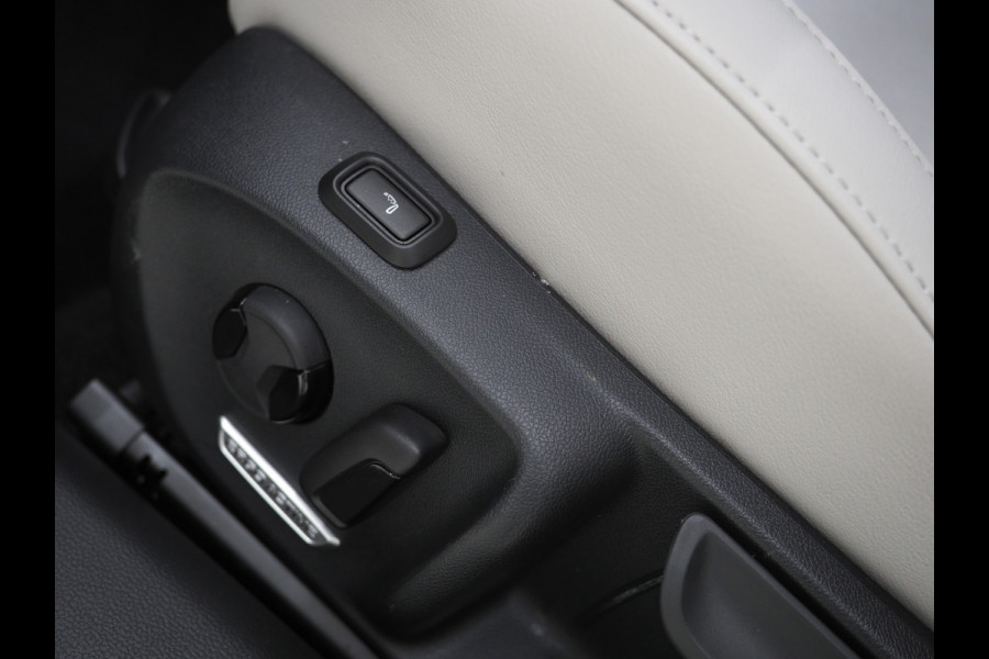 Volkswagen Passat Variant 1.5 eHybrid Elegance 204PK | 5 Jaar Garantie | Panoramadak | Leder/Alcantara | Massage | Trekhaak | HUD | Keyless | Sfeerlicht