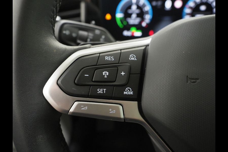 Volkswagen Passat Variant 1.5 eHybrid Elegance 204PK | 5 Jaar Garantie | Panoramadak | Leder/Alcantara | Massage | Trekhaak | HUD | Keyless | Sfeerlicht