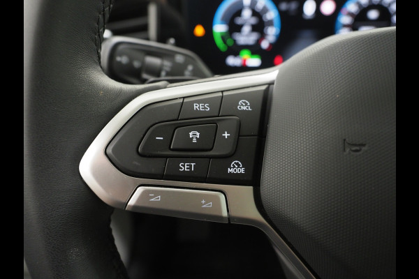 Volkswagen Passat Variant 1.5 eHybrid Elegance 204PK | 5 Jaar Garantie | Panoramadak | Leder/Alcantara | Massage | Trekhaak | HUD | Keyless | Sfeerlicht