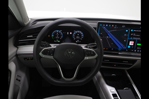Volkswagen Passat Variant 1.5 eHybrid Elegance 204PK | 5 Jaar Garantie | Panoramadak | Leder/Alcantara | Massage | Trekhaak | HUD | Keyless | Sfeerlicht