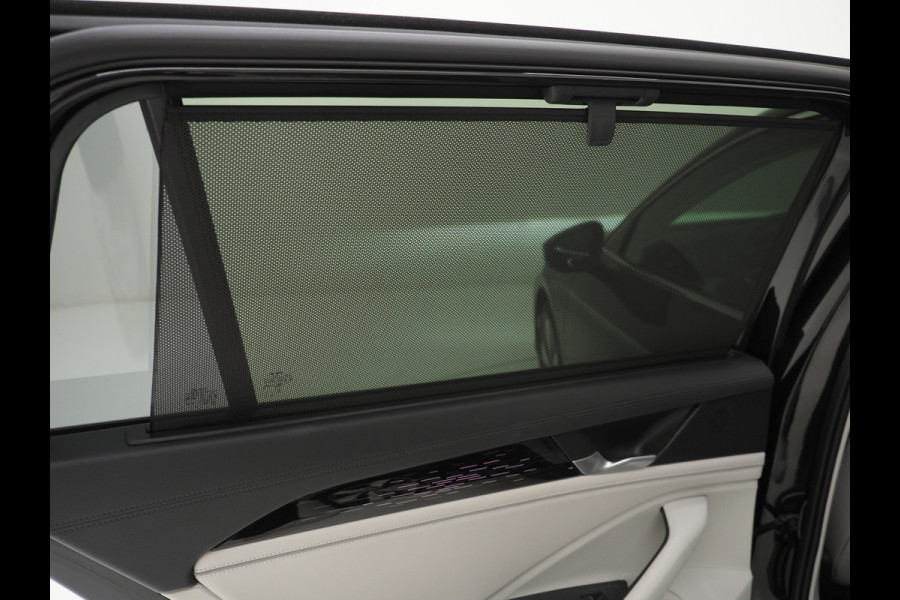 Volkswagen Passat Variant 1.5 eHybrid Elegance 204PK | 5 Jaar Garantie | Panoramadak | Leder/Alcantara | Massage | Trekhaak | HUD | Keyless | Sfeerlicht