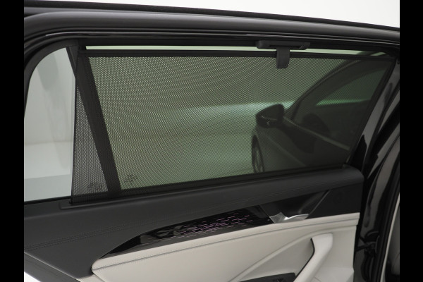 Volkswagen Passat Variant 1.5 eHybrid Elegance 204PK | 5 Jaar Garantie | Panoramadak | Leder/Alcantara | Massage | Trekhaak | HUD | Keyless | Sfeerlicht