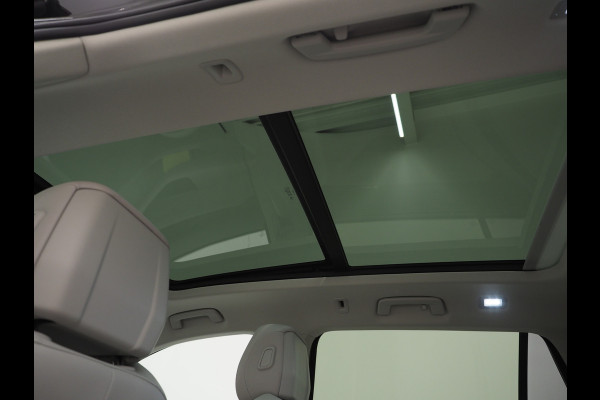 Volkswagen Passat Variant 1.5 eHybrid Elegance 204PK | 5 Jaar Garantie | Panoramadak | Leder/Alcantara | Massage | Trekhaak | HUD | Keyless | Sfeerlicht