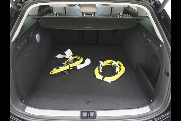 Volkswagen Passat Variant 1.5 eHybrid Elegance 204PK | 5 Jaar Garantie | Panoramadak | Leder/Alcantara | Massage | Trekhaak | HUD | Keyless | Sfeerlicht
