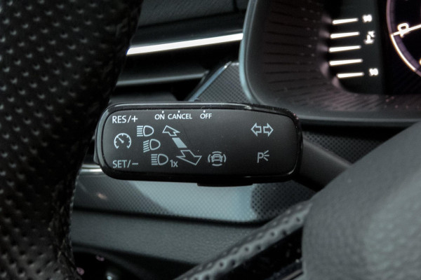 Škoda Kamiq 1.0 TSI Sport Business Edition| Trekhaak | Apple carplay/Android auto | Elektrische stoelverstelling | Stoelverwarming