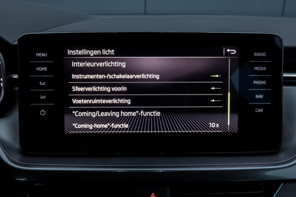 Škoda Kamiq 1.0 TSI Sport Business Edition| Trekhaak | Apple carplay/Android auto | Elektrische stoelverstelling | Stoelverwarming