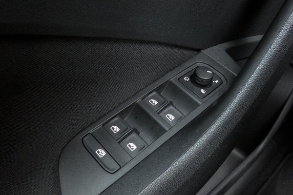 Škoda Kamiq 1.0 TSI Sport Business Edition| Trekhaak | Apple carplay/Android auto | Elektrische stoelverstelling | Stoelverwarming