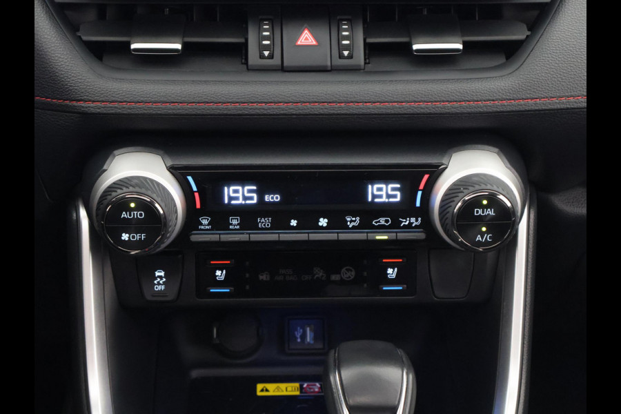 Toyota RAV4 2.5 Plug-in Hybrid AWD Bi-Tone Plus | 1500 KG trekgewicht | JBL Audio | Schuif-/Kanteldak | Stoelverwarming & ventilatie | Memory Seats |