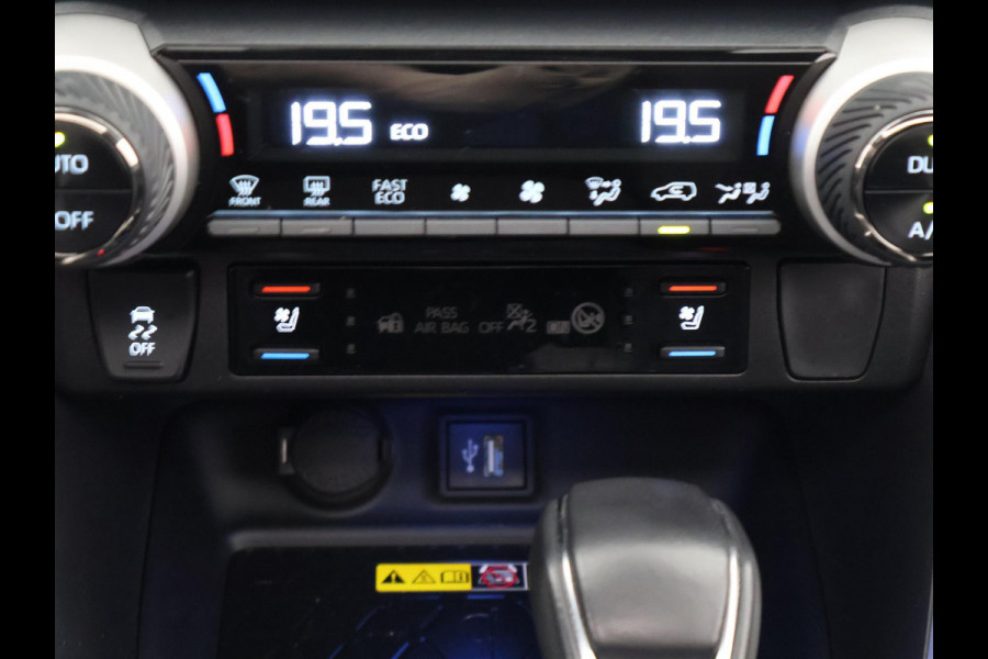 Toyota RAV4 2.5 Plug-in Hybrid AWD Bi-Tone Plus | 1500 KG trekgewicht | JBL Audio | Schuif-/Kanteldak | Stoelverwarming & ventilatie | Memory Seats |