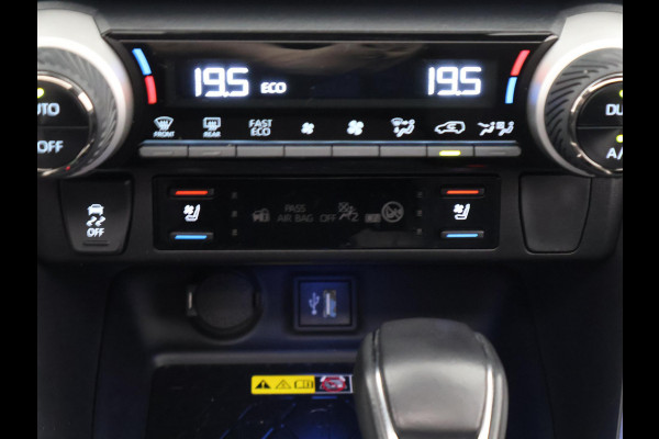 Toyota RAV4 2.5 Plug-in Hybrid AWD Bi-Tone Plus | 1500 KG trekgewicht | JBL Audio | Schuif-/Kanteldak | Stoelverwarming & ventilatie | Memory Seats |