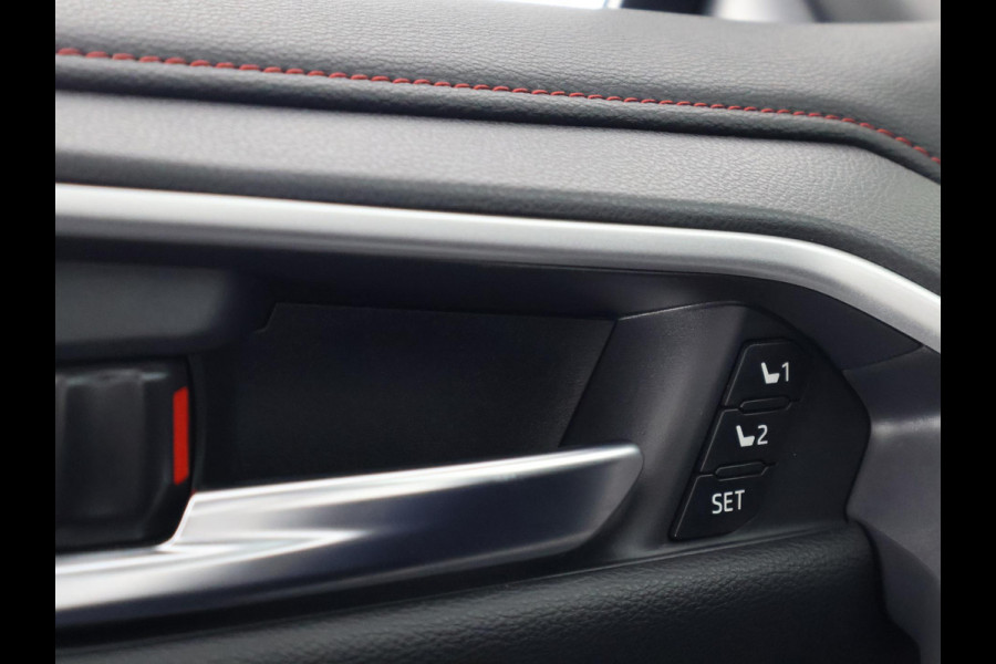 Toyota RAV4 2.5 Plug-in Hybrid AWD Bi-Tone Plus | 1500 KG trekgewicht | JBL Audio | Schuif-/Kanteldak | Stoelverwarming & ventilatie | Memory Seats |