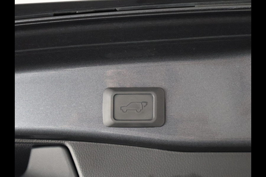 Toyota RAV4 2.5 Plug-in Hybrid AWD Bi-Tone Plus | 1500 KG trekgewicht | JBL Audio | Schuif-/Kanteldak | Stoelverwarming & ventilatie | Memory Seats |
