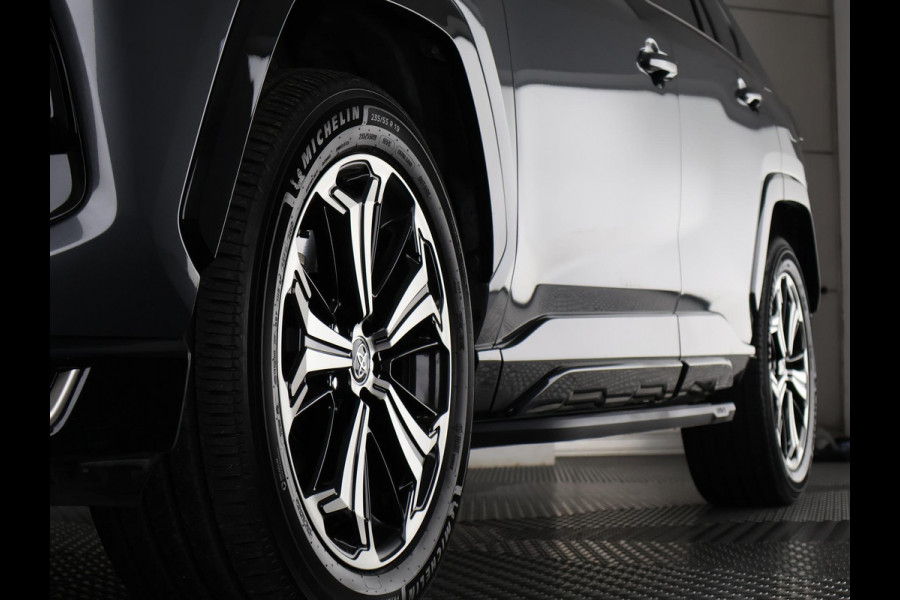 Toyota RAV4 2.5 Plug-in Hybrid AWD Bi-Tone Plus | 1500 KG trekgewicht | JBL Audio | Schuif-/Kanteldak | Stoelverwarming & ventilatie | Memory Seats |