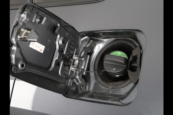 Toyota RAV4 2.5 Plug-in Hybrid AWD Bi-Tone Plus | 1500 KG trekgewicht | JBL Audio | Schuif-/Kanteldak | Stoelverwarming & ventilatie | Memory Seats |