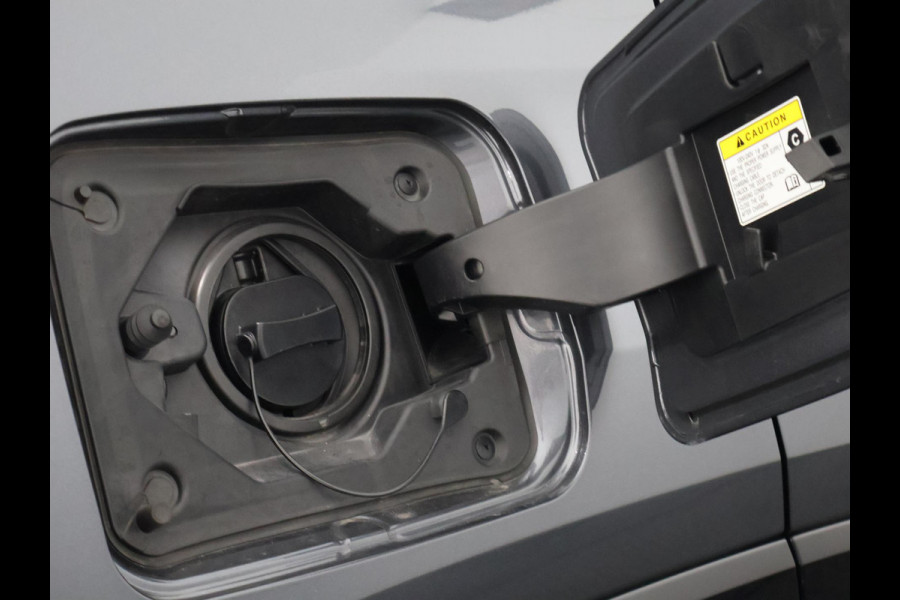 Toyota RAV4 2.5 Plug-in Hybrid AWD Bi-Tone Plus | 1500 KG trekgewicht | JBL Audio | Schuif-/Kanteldak | Stoelverwarming & ventilatie | Memory Seats |