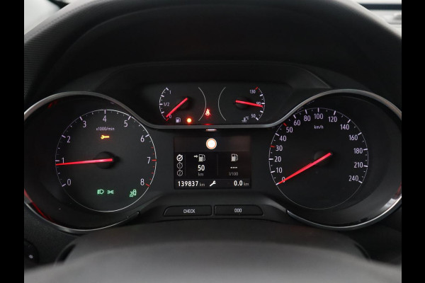 Opel Crossland X 1.2 Turbo Innovation | Cruise control | Stuur/stoel verwarming | Camera | Park assist | Trekhaak | Head-up | Carplay