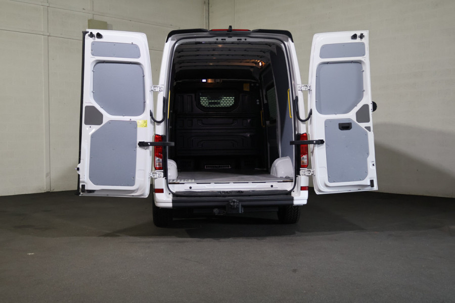 Volkswagen Crafter 2.0 TDI L3 H3 140pk Black Line Airco Navigatie Spoilerpakket