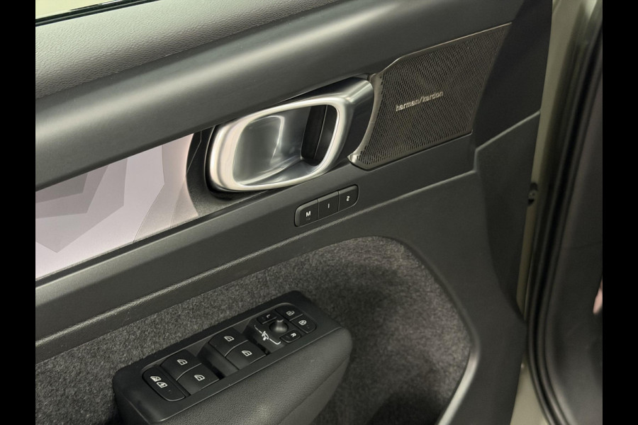Volvo XC40 Single motor Ultimate Trekhaak | Open dak | Adapt. cruise control | Warmtepomp | 360 Camera | Stuur-/Stoelverwarming | Harman/Kardon | Carplay
