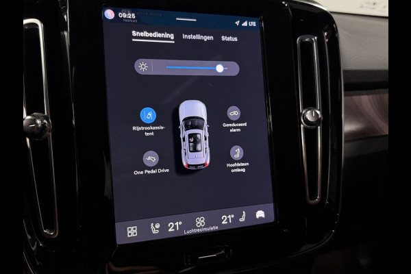 Volvo XC40 Single motor Ultimate Trekhaak | Open dak | Adapt. cruise control | Warmtepomp | 360 Camera | Stuur-/Stoelverwarming | Harman/Kardon | Carplay