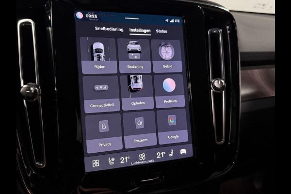 Volvo XC40 Single motor Ultimate Trekhaak | Open dak | Adapt. cruise control | Warmtepomp | 360 Camera | Stuur-/Stoelverwarming | Harman/Kardon | Carplay